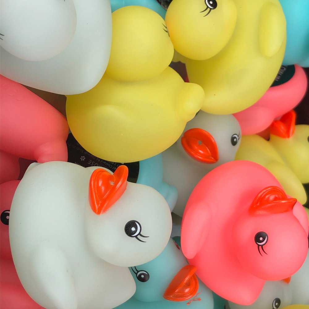 Glow in the dark ducks (Display of 24) Glow in the dark ducks (Display of 24)